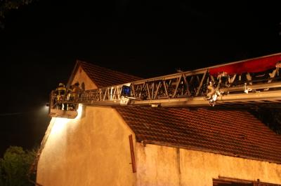 Kernen-Rommelshausen: Scheune stark verraucht ganzes Wohngebiet - Feuerwehr im Einsatz